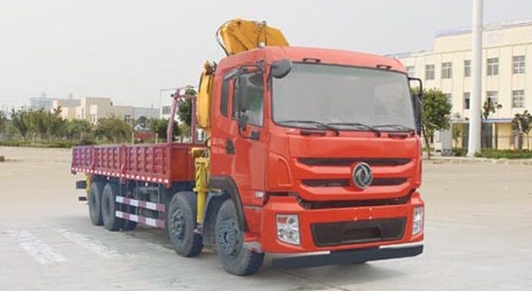 東風(fēng)前四后八隨車起重運(yùn)輸車